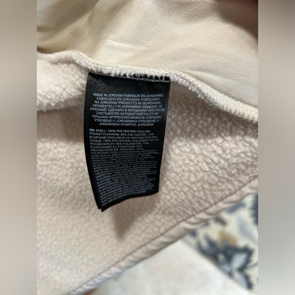 Like new!! The North Face men’s XL Gordon
Lyons Full Zip Fleece Sweater
Jacket - Picture 6 of 14